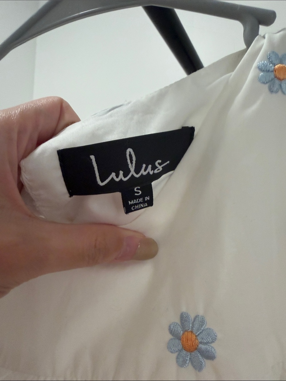 Lulu's White Tiered Dress with Blue & Yellow Daisy Embroidery - Picture 2 of 2